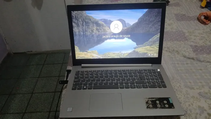 Notebook novo de usado