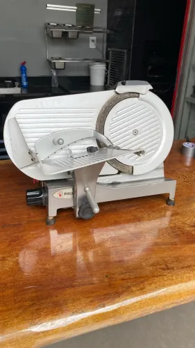 Fatiadora funcionando 100% e conservada