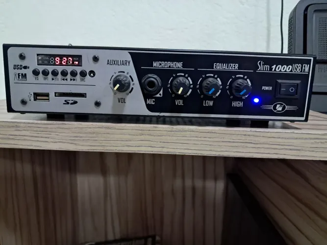 Amplificador Som Ambiente Frahm Slim 1000 USB FM - Funcionando.