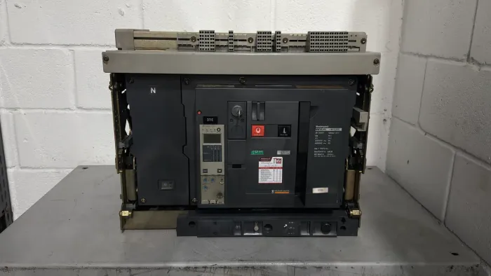 Disjuntor Aberto 4p Schneider Masterpact NW16 H1 1600A 65 KA Micrologic 2.0