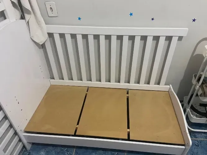 Berço que vira cama