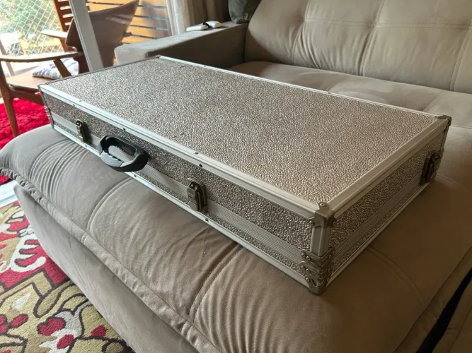 Case para pedais em alumínio (41,5x95cm) marca LANDSCAPE