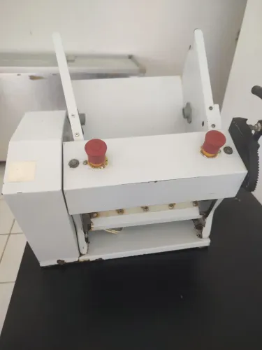 Cilindro para massa branco, 220v, elétrico
