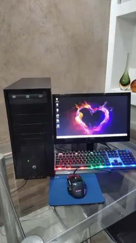 Pc intel Quad Core 2.3 GHz, Memória 4 Gb, Monitor 19 Pol, HD 500 Gb, Bem Rápido, Tudo OK.