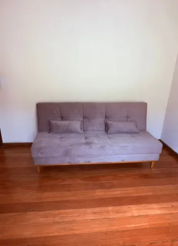 Sofá cama retrátil. 