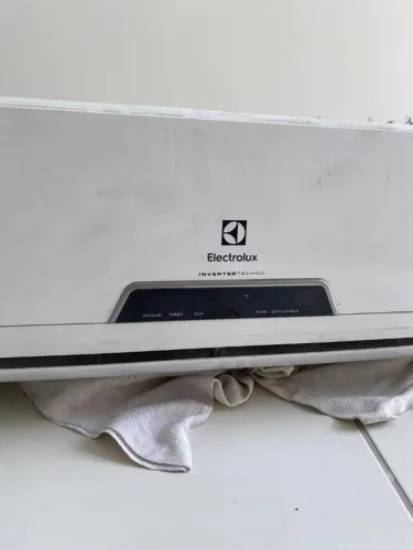 Ar condicionado Electrolux Split 12 mil BTUs pouco usado