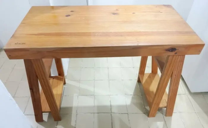 Escrivaninha de palet, madeira