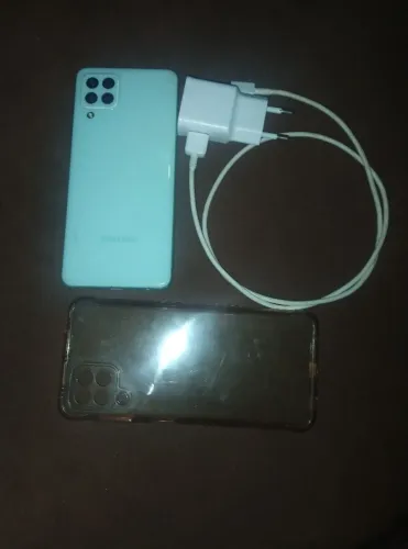 VENDO UM S22 COM CAPA E CARREGADOR