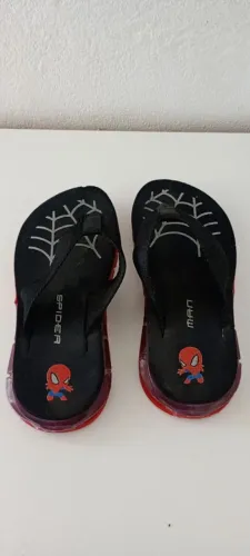 Chinelo do homem aranha