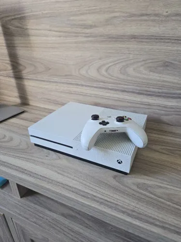 Vendo xbox one s?