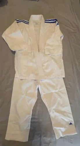 kimono infantil adidas evolution, tamanho 130/140 (veste 9-10 anos)