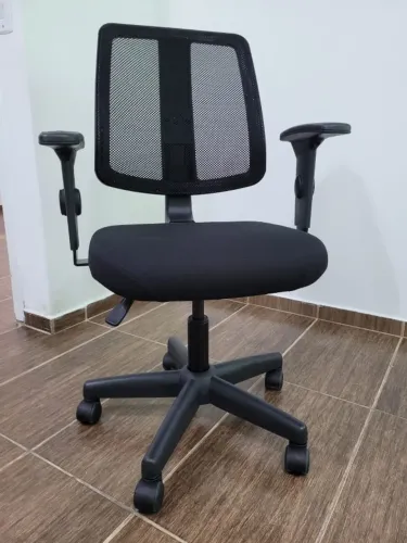 Cadeira  Giratória com rodinha preta