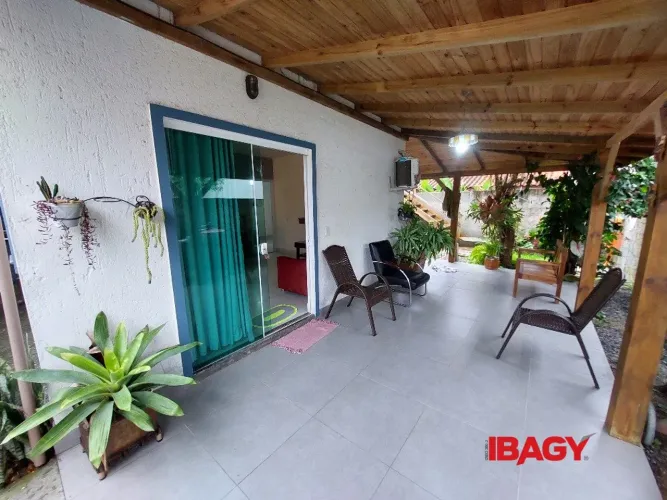 Excelente Casa 1 dormitório(s) em Campeche - Florianópolis