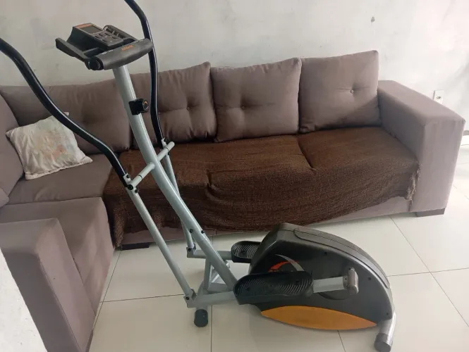 Elíptico advanced 330e top semi novo