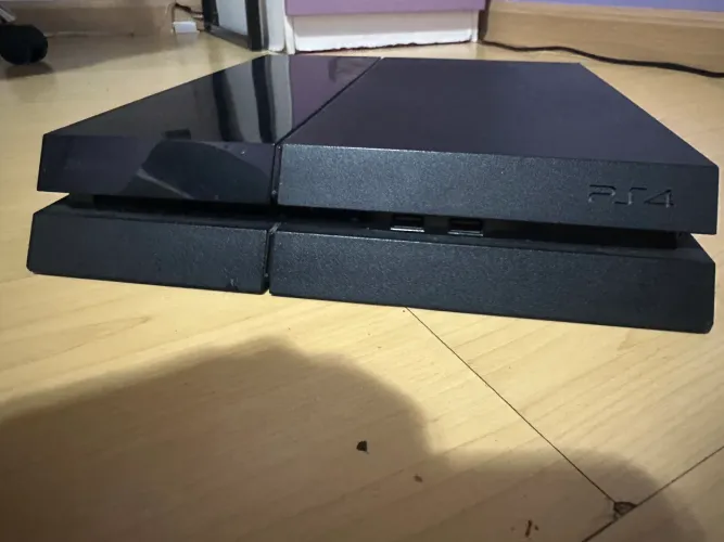 PS4 Fat 500 GB - Liga Normal - Para Conserto ou Uso