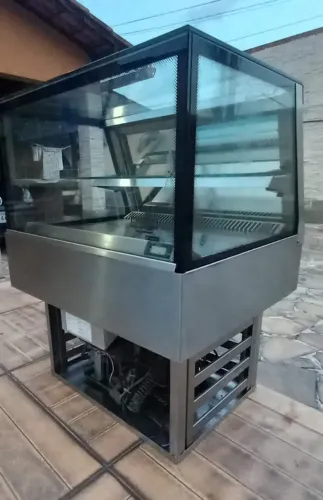 Expositor refrigerado / Vitrine expositora/ Balcão refrigerado/ Expositor de tortas