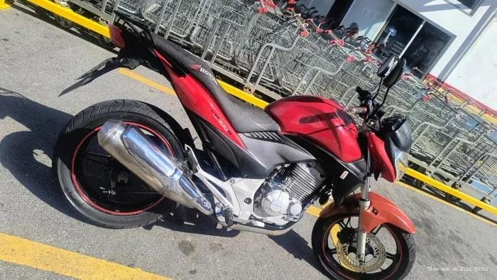Moto bem conservada, passada por revisão agora 