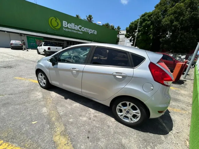 Ford Fiesta 1.6 16V Flex Aut. 5P 2016