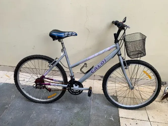 Bicicleta Caloi Ventura Aro 26 Feminina com Marchas e Cestinha