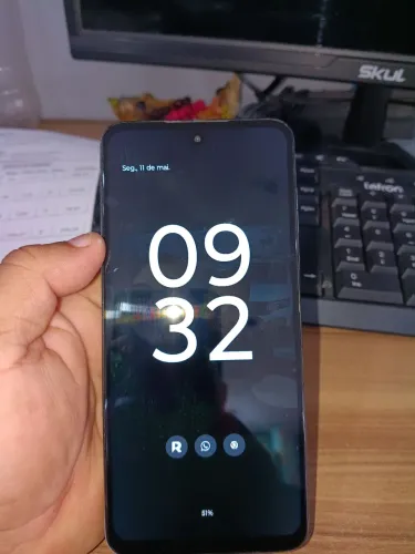 Vende se este celular semi novo 128 giga Motorola em ótimo estado valor 250 reais 