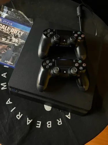 Ps4 Slim 1Tb 2 Controle