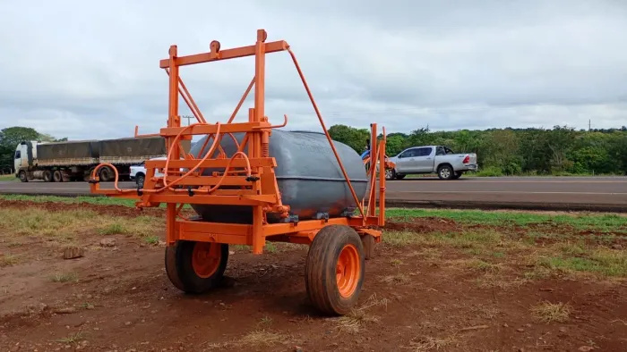 Pulverizador jacto 2000 litros 