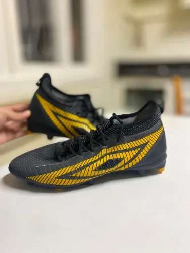 Chuteira de campo Umbro FuzionZ pra vender hoje!