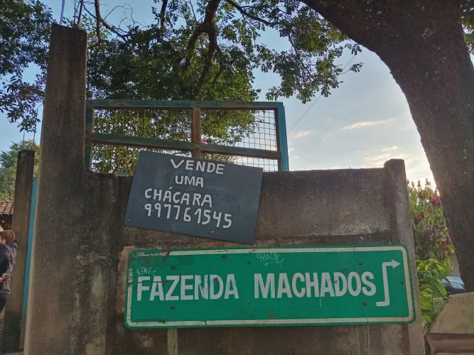 Chácara com alicerce Crucilândia