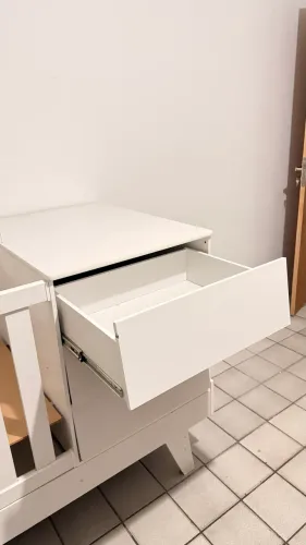 Berço/cama+ cômoda