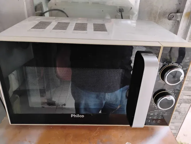 Microondas Philco 18 litros conservado funcionando perfeitamente