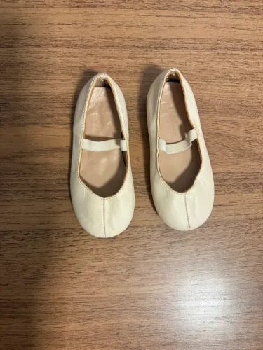 Sapato boneca couro Zara