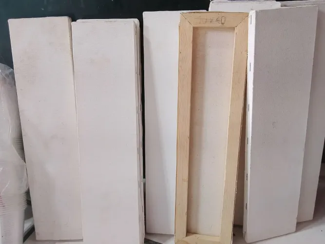 Vendo 13 molduras 13+40 valor 50 reais