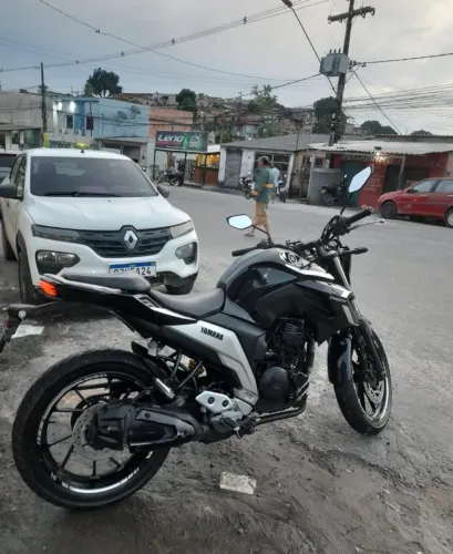 Yamaha Fazer 250 preta