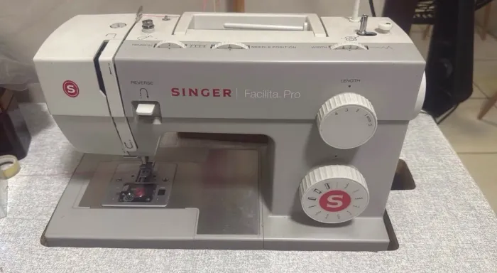 Vendo máquina reta singer doméstica 4411