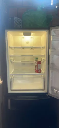Vende se geladeira