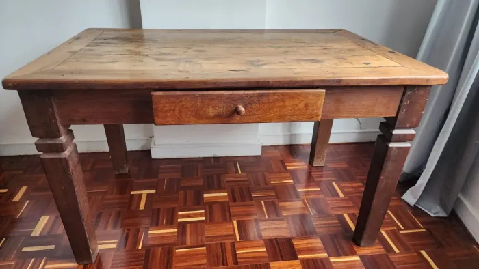 Mesa com 4 cadeiras madeira maciça peroba R$750,00