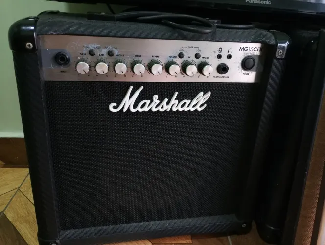 Amplificador Marshall MG15CFX - precisa de reparo