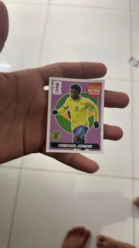 Essa é uma figurinha Extra Sticker do Vinícius Júnior,
