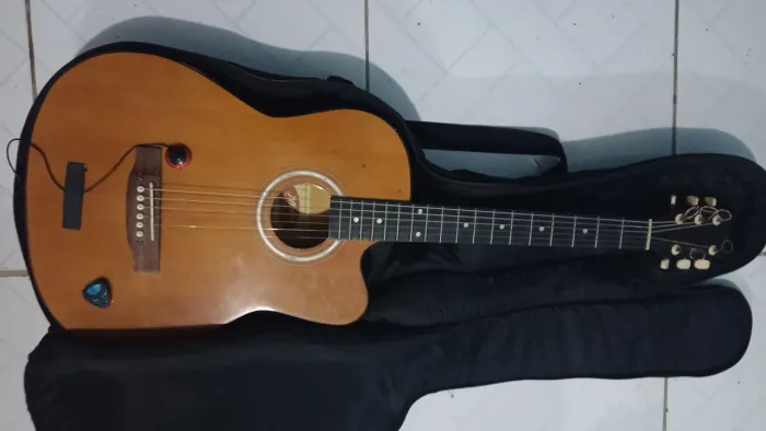 VIOLÃO ELÉTRICO E ACÚSTICO USADO CONSERVADO