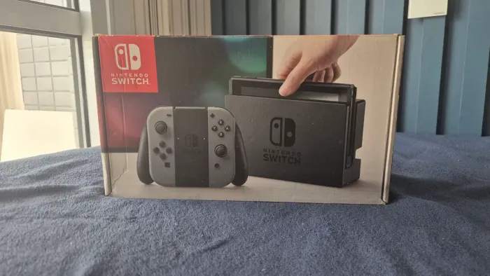 Nintendo Switch com caixa + nota fiscal + 7 jogos (analógico e dock estão com defeito)