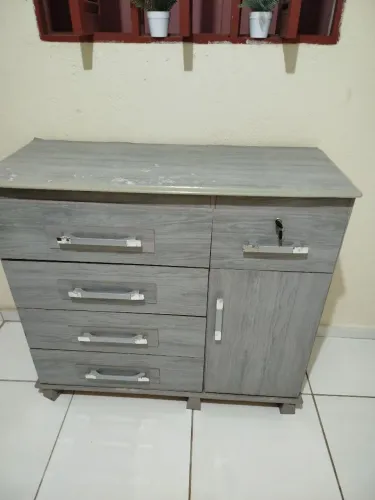 Vendo cômoda usada com avarias
