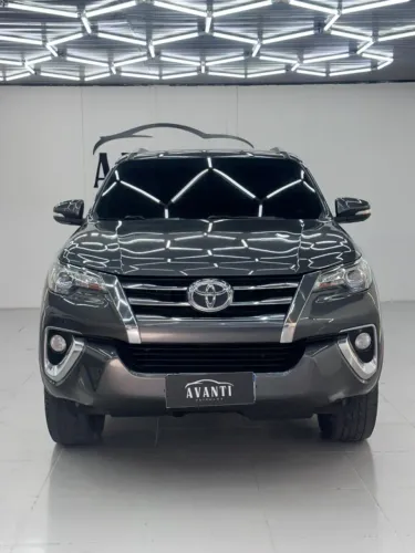 Toyota Hilux SW4 SRX 4X4 2.8 TDI 16V Dies. Aut. 2017