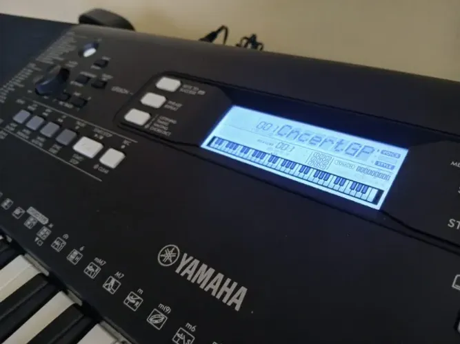 Teclado Arranjador Yamaha PSR-E373, em estado de novo (Aceito cartão)