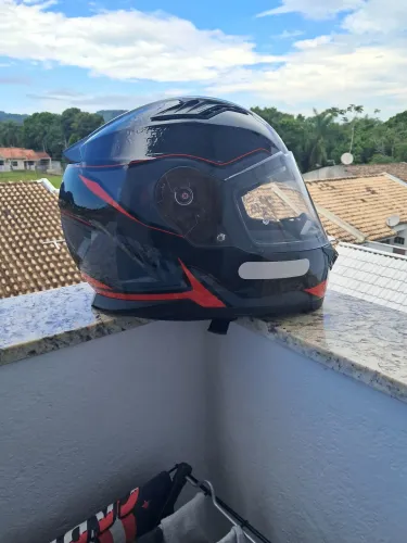 Vendo capacete givi zero mas com avaria na pintura