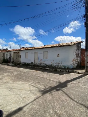 Vendo casa no centro, rua do cemitério 