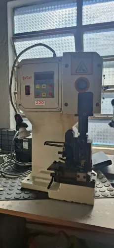 Maquina de crimpar
