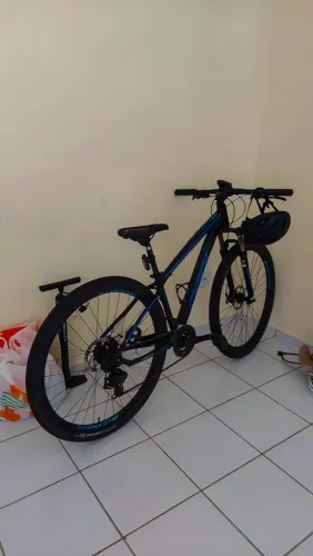 Bike Oggi Hacker Sport Aro 29 | Preta/Azul / TAM 15.5