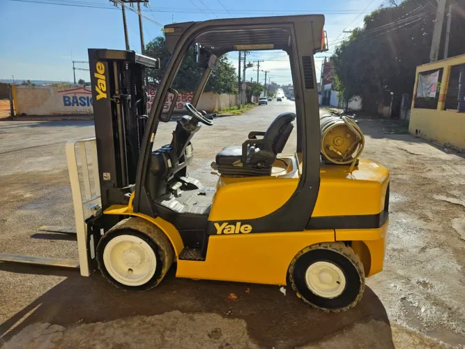 Empilhadeira Yale 2011