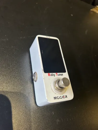 Afinador Mooer baby Tuner