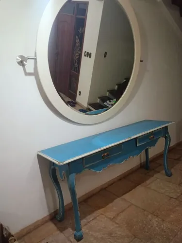 Aparador e espelho peças únicas.